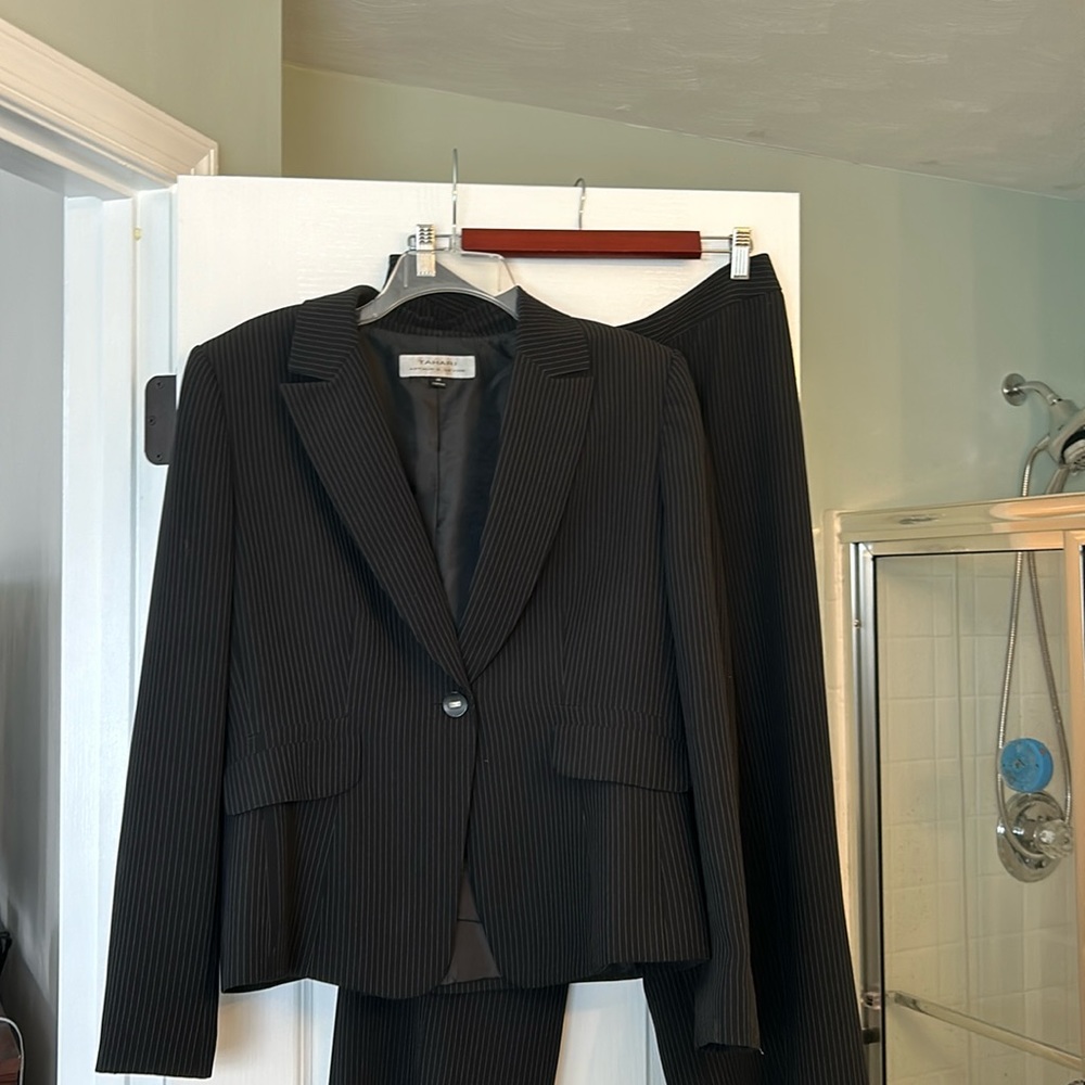 Tahari 2 piece suit black pinstriped size 14